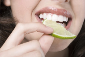 Почему появляется кислый привкус во рту